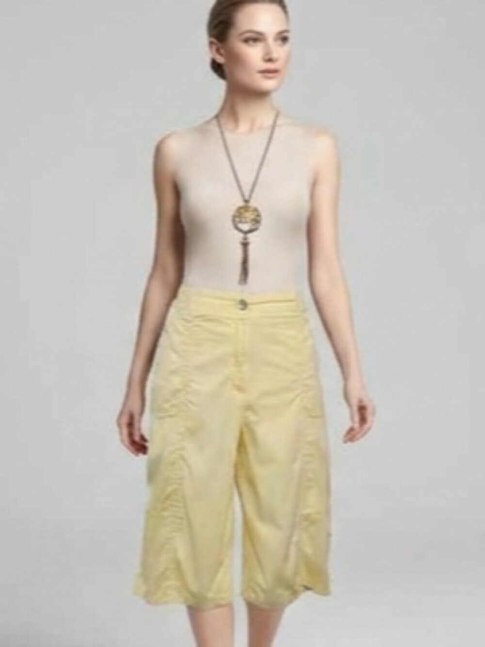 Chico's Women's 2.5 Short Yellow Stretch Zip Pockets Cargo Bermuda Shorts Casual